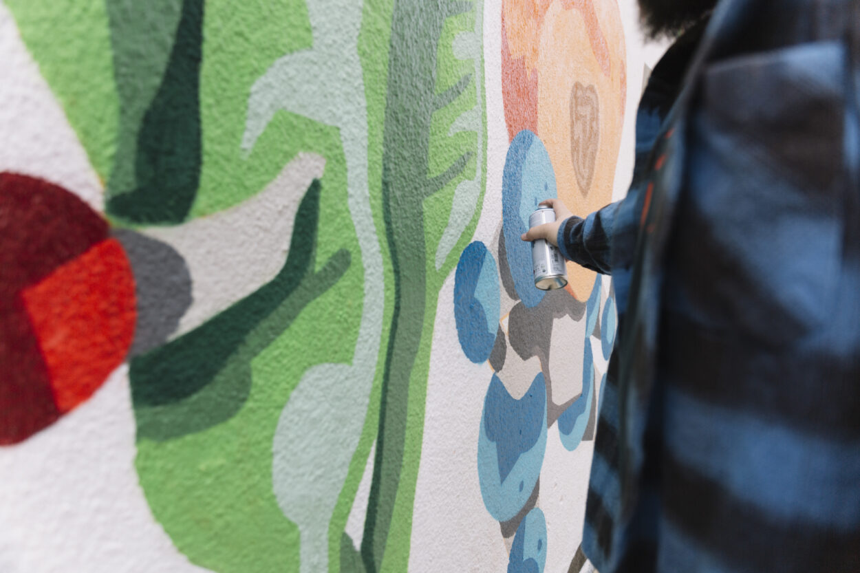 Искусство на стенах: Красивая и современная роспись дома с помощью граффити